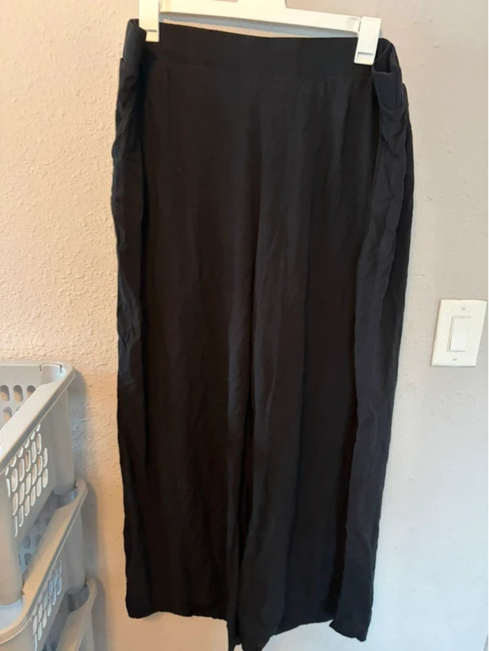 Torrid black wide leg pant size 4. 28in inseam. High waisted